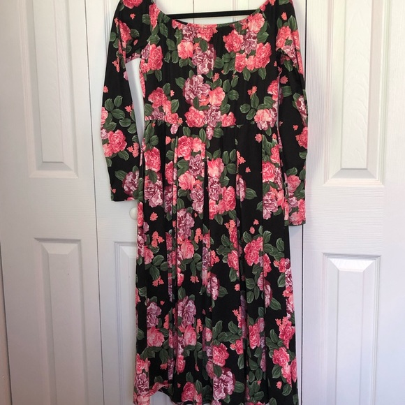 Amelia James Dresses & Skirts - Long Sleeved Floral Elastic Waist Dress